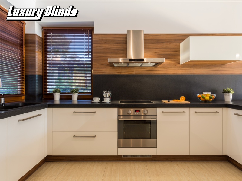 Rèm gỗ cửa sổ phòng bếp